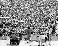 Richie Havens opens Woodstock in 1969 Photo Print Poster
