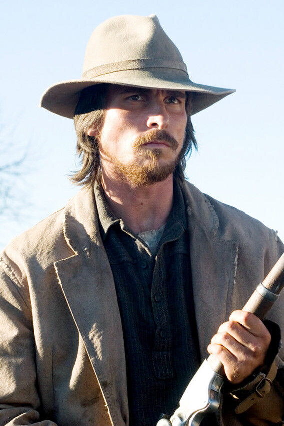 78434 CHRISTIAN BALE TO YUMA HOLDING RIFLE Wall Print Poster US
