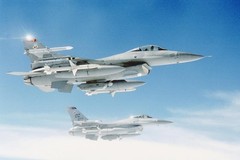 General Dynamics F16 Fighting Falcons in Flight Photo Photograph Poster 36×24