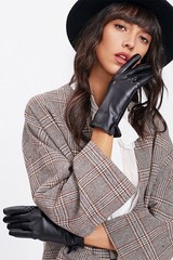 617663 Women Modeling Hat And Gloves Fashion Wall Print Poster