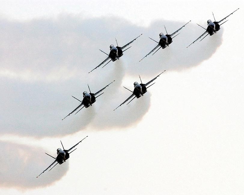 BLUE ANGELS F-18 NAVY DEMONSTRATION TEAM IN FORMATION PHOTOGRAPH PHOTO PRINT