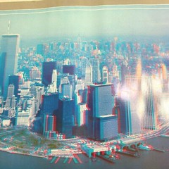 Vintage New York City Skyline Anaglyph 3D Poster 24″ x 16″ 1986 USA w/ Glasses
