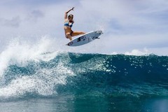 Bethany Hamilton Surfing Poster (20×30) inches