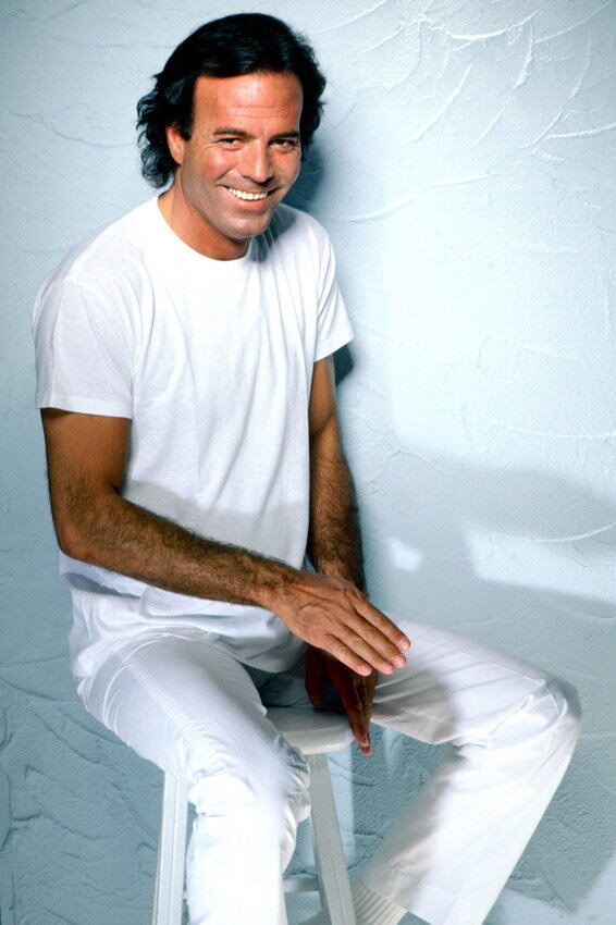 75751 JULIO IGLESIAS WHITE T-SHIRT COLOR Wall Print Poster US