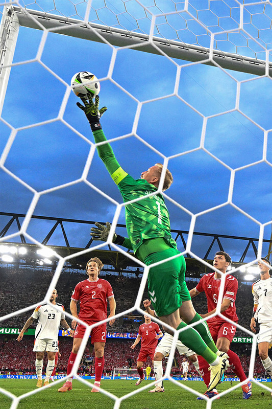 Kasper Schmeichel Denmark National Team Player Goalkeeper Wall – POSTER 20″x30″