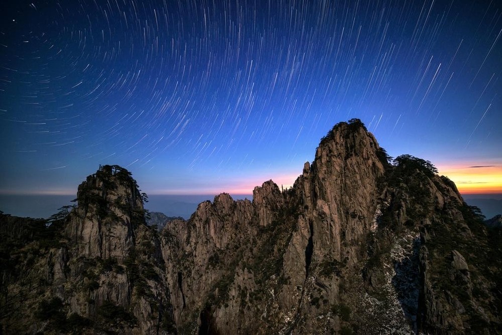 Huangshan Mountain Range Anhui China Photo Art Print Poster 24×36 inch