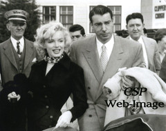 Joe DiMaggio & Marilyn Monroe – Iconic Celebrity Couple – Framed Wall Hanging