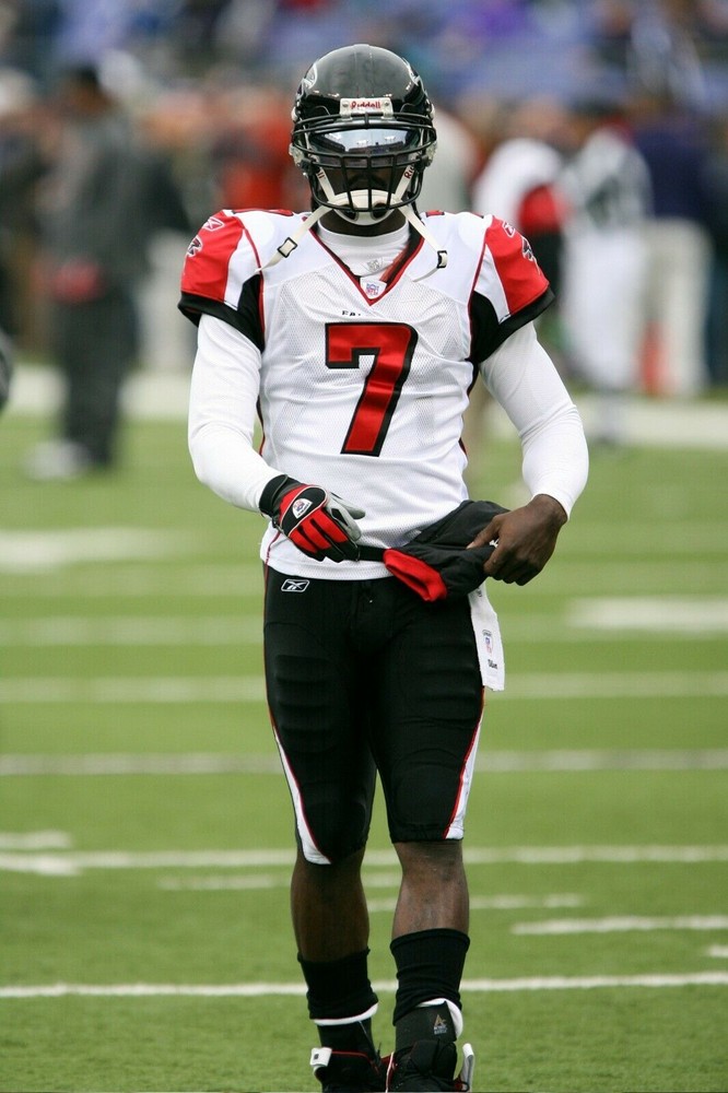 Atlanta Falcons Michael Vick White Jersey Poster (20×30) inches