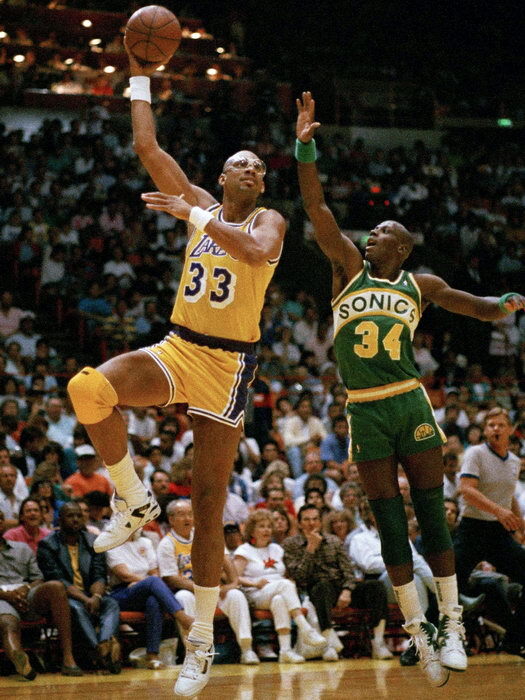 V0679 Kareem Abdul-Jabbar Lakers Sky Hook Shot Retro Decor WALL POSTER PRINT