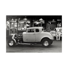 John Milner 32 Ford Coupe at Mels Drive-In restaurant