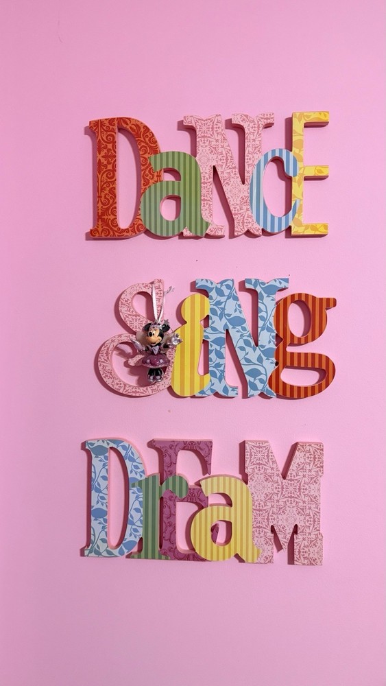 EUC Wall Hanging Art Decor- Tween -Kids – Adults-inspirational DANCE SING DREAM